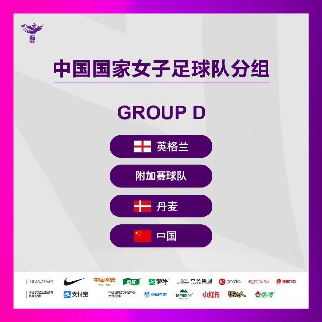 在定档海报中，雷佳音身处两个世界的交界处，远处一只眼睛死死的正望着他